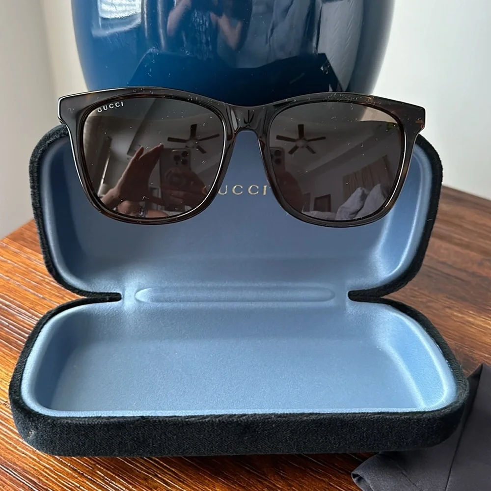 Gucci Gold and Black Sunglasses with Case